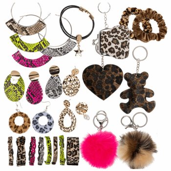 **МЕГА ЕВТИНО** КОМПЛЕКТЕН ВЪРТЯЩ СЕ СТЕНД С БИЖУТА И АКСЕСОАРИ ANIMAL PRINT (180 бр.)
