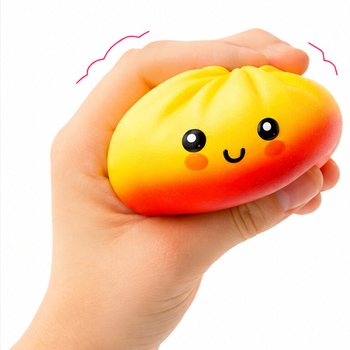 RAGE - LUCKY DUMPLINGS - Скуиши Кнедли Squishy Bun Dumplings ГОЛЕМИ Разм. 8.5 x 8.5 x 4.8 см - В ДИСПЛЕЙ (12 бр.)