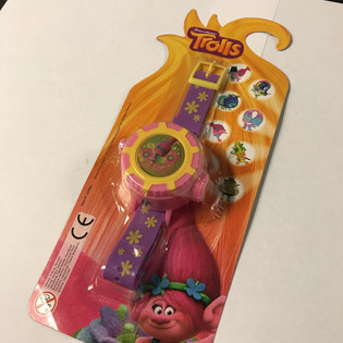 ЧАСОВНИК С ПРОЕКЦИЯ TROLLS НА КАРТА (12 бр.)