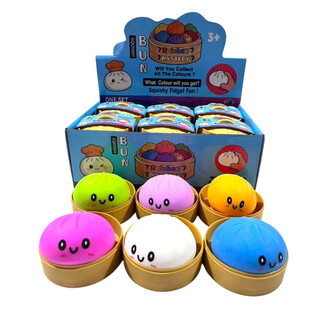 RAGE - Скуиши Кнедли Squishy Bun ГОЛЕМИ (8.5 x 8.5 x 4.8 см) - Вирална Фиджет Играчка 2026 (12 бр.)